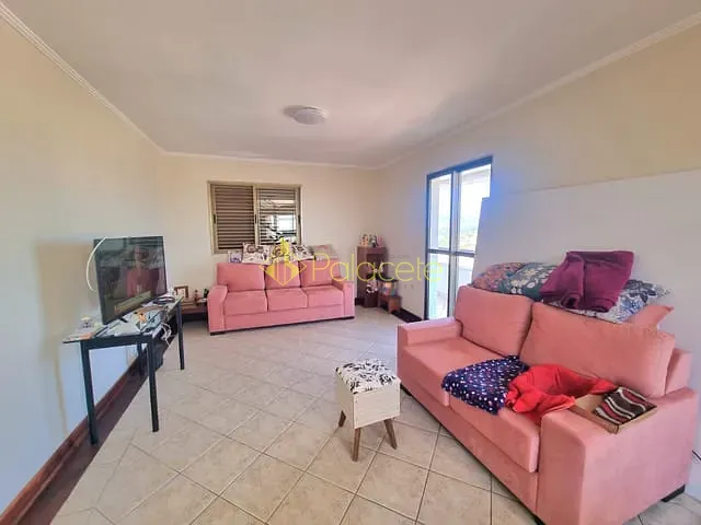 Apartamento com 359m² 3 quartos e 1 banheiro, à venda, no bairro Centro em Pindamonhangaba