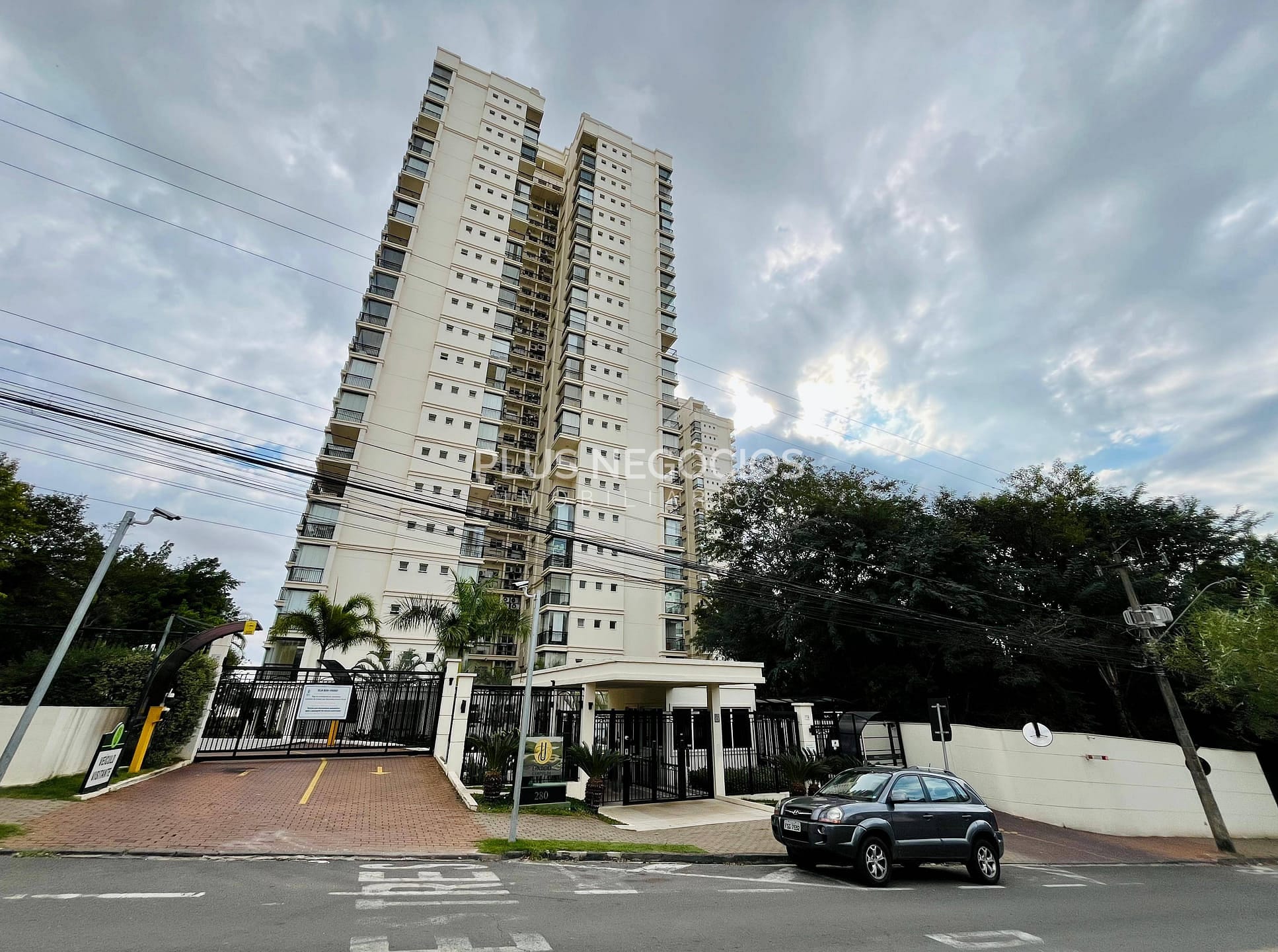 Apartamento à venda e aluguel com 3 quartos, 196m² - Foto 1