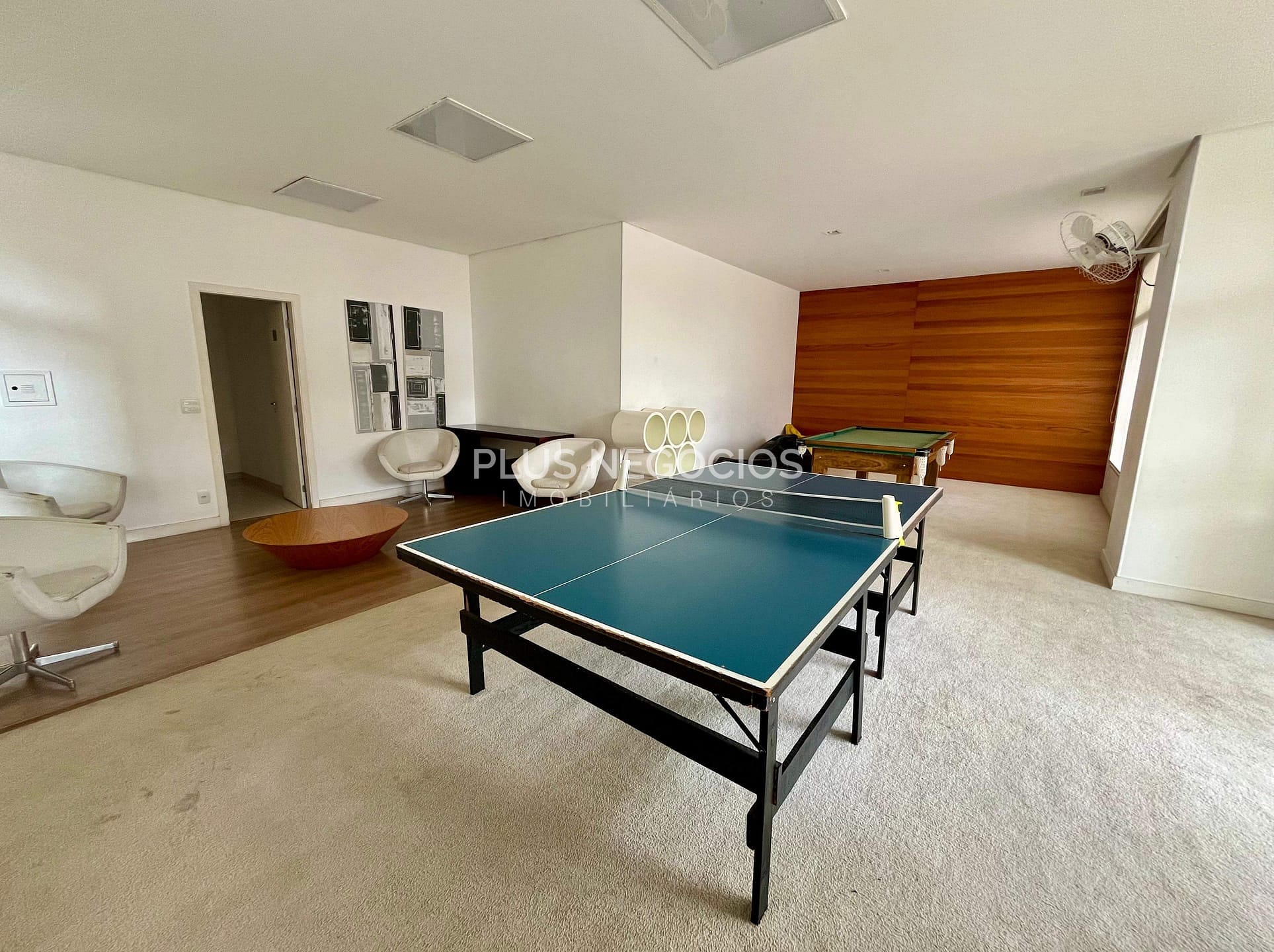 Apartamento à venda e aluguel com 3 quartos, 196m² - Foto 3