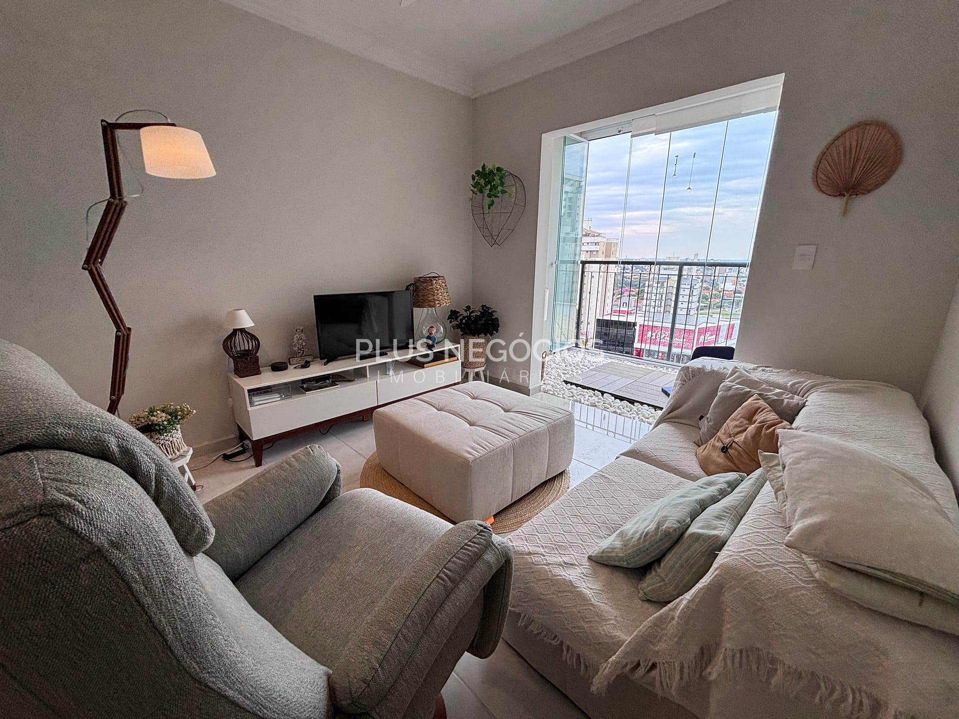 Apartamento à venda com 2 quartos, 72m² - Foto 1