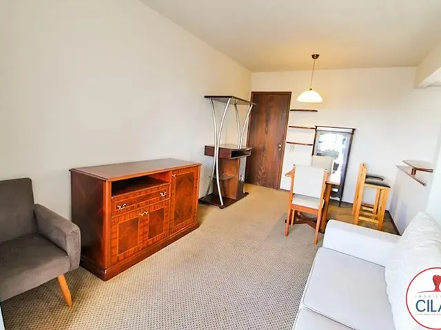 Apartamento 1 quarto e 1 banheiro, para alugar, no bairro Centro em Curitiba