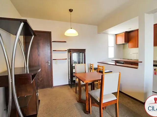 Apartamento 1 quarto e 1 banheiro, para alugar, no bairro Centro em Curitiba