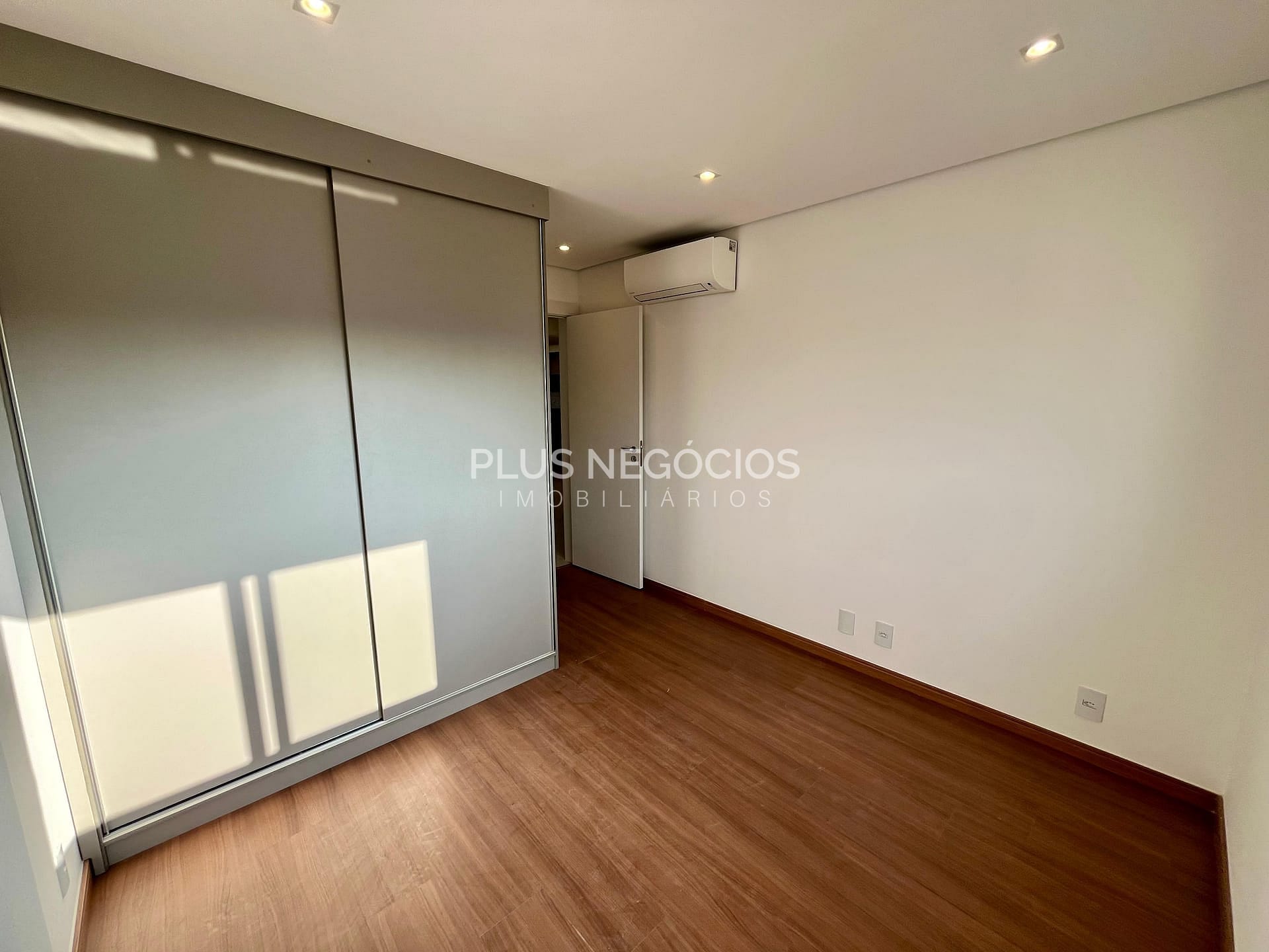 Apartamento à venda com 3 quartos, 107m² - Foto 19