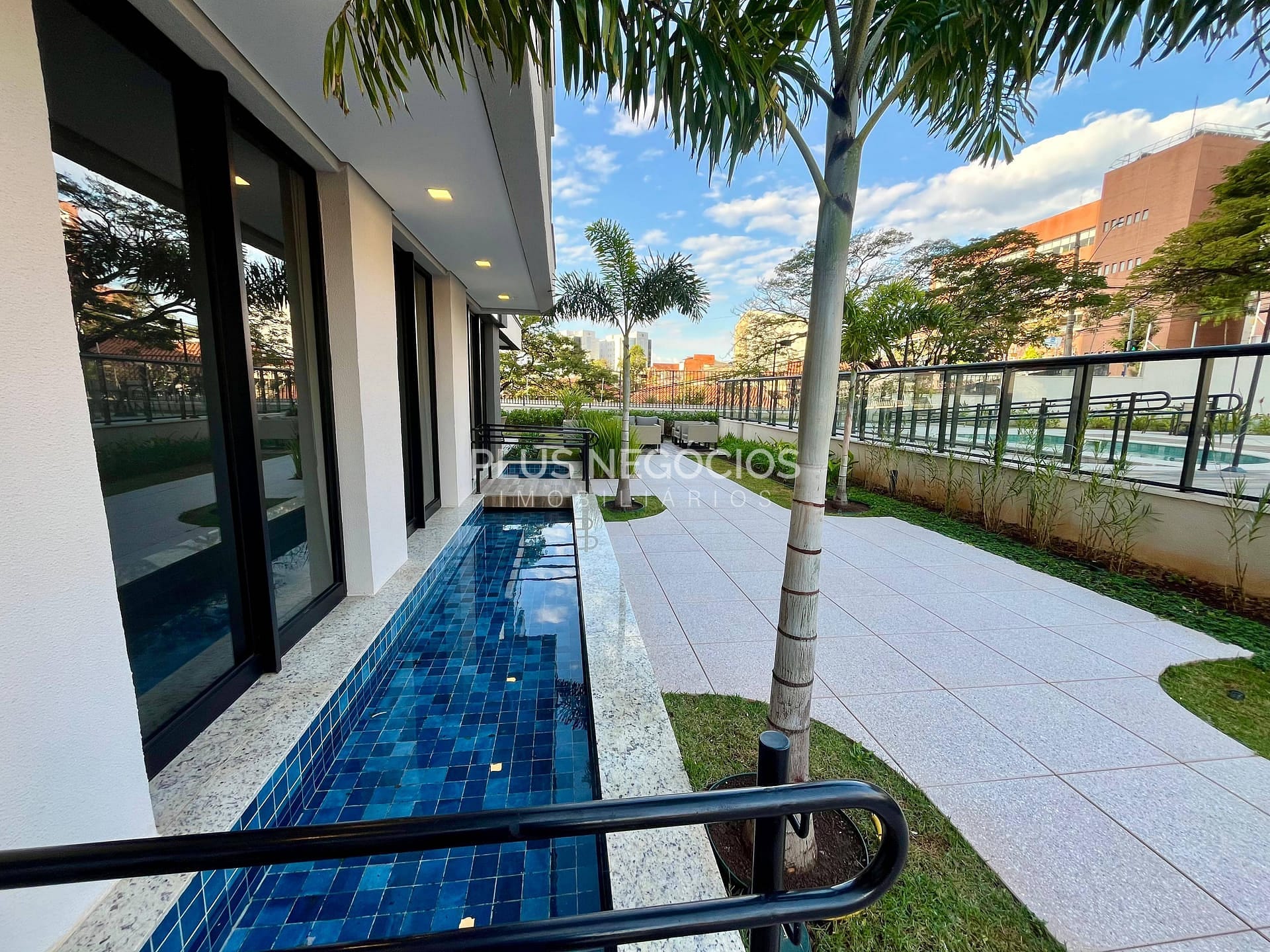 Apartamento à venda com 3 quartos, 107m² - Foto 1