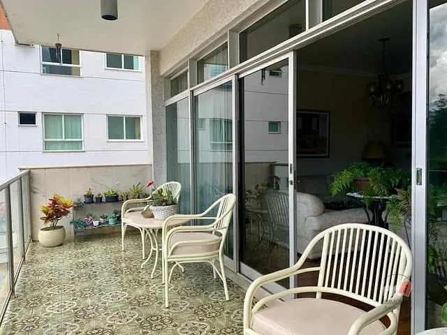 Apartamento 4 quartos e 2 banheiros, à venda, no bairro Centro em Petrópolis