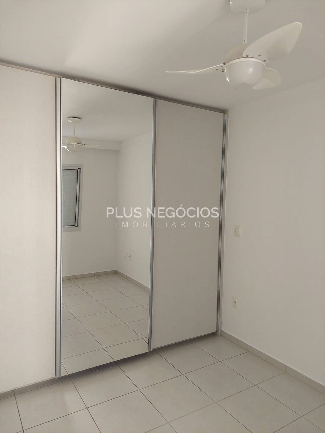 Apartamento para alugar com 3 quartos, 90m² - Foto 9