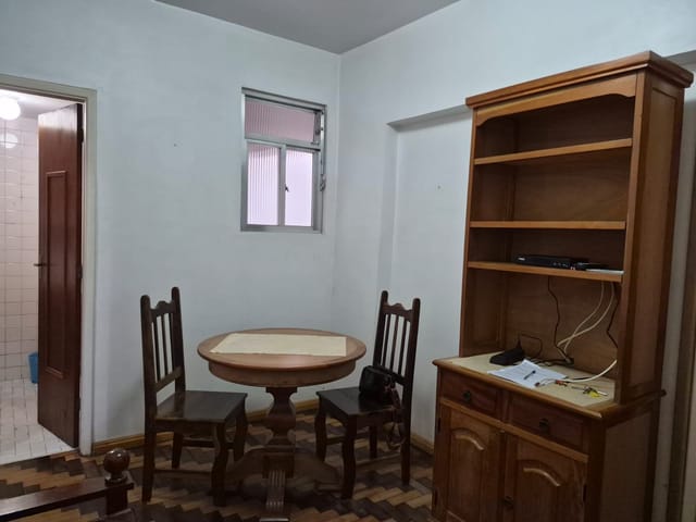 Apartamento 1 quarto e 1 banheiro, para alugar, no bairro Centro em Petrópolis