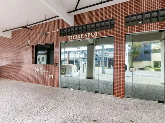 Apartamento 3 quartos e 2 banheiros, para alugar, no bairro Cabral em Curitiba