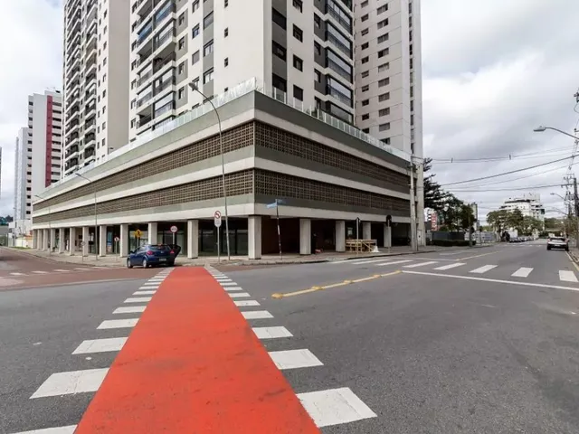 Apartamento 3 quartos e 2 banheiros, para alugar, no bairro Cabral em Curitiba