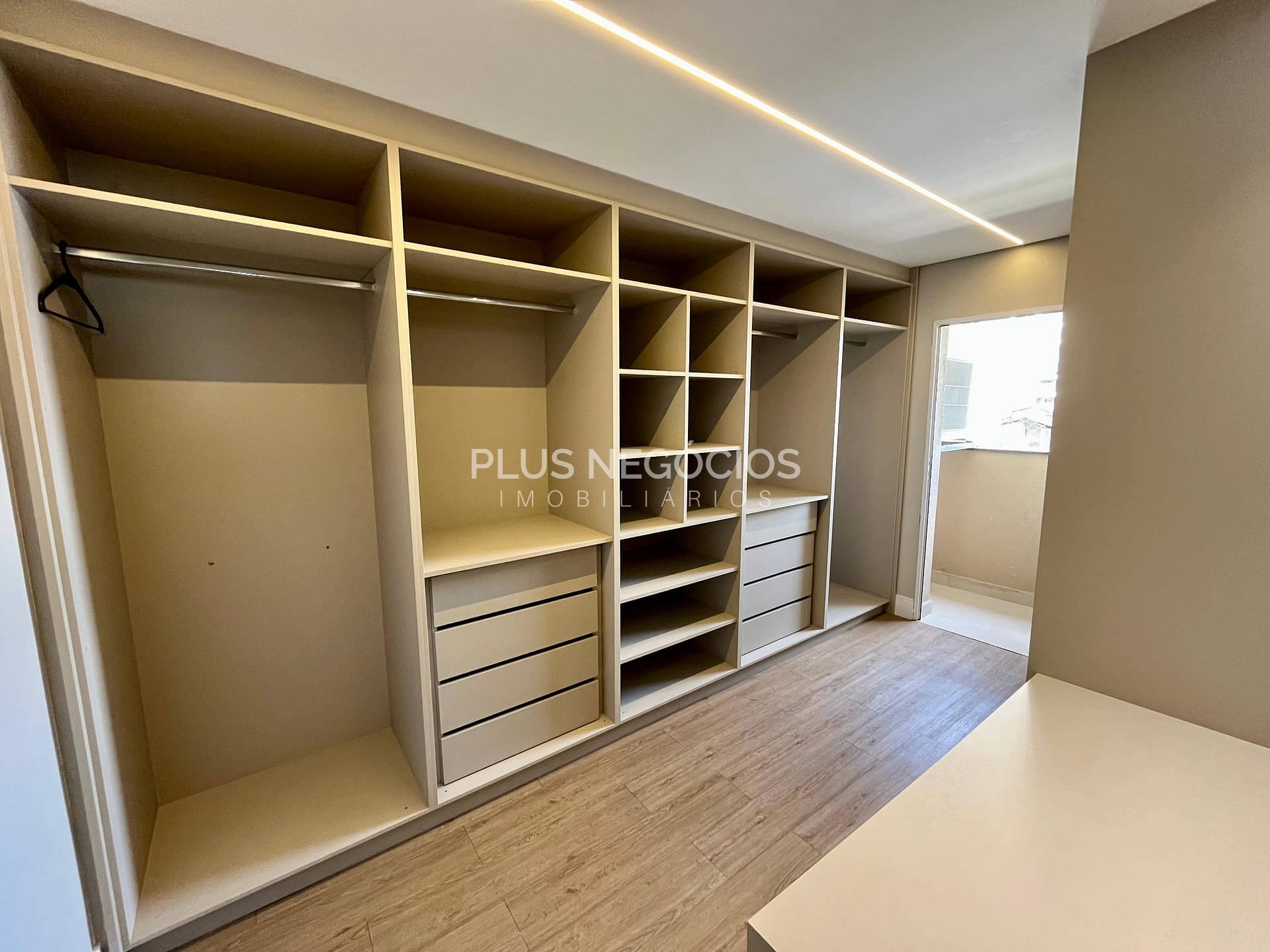 Apartamento à venda e aluguel com 4 quartos, 340m² - Foto 30