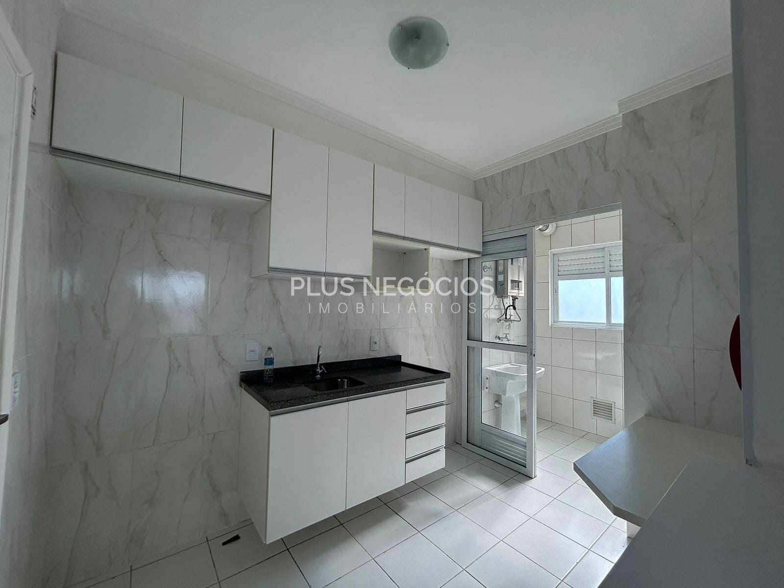 Apartamento à venda com 3 quartos, 76m² - Foto 4