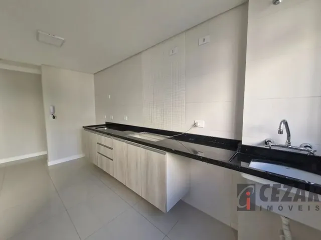 Apartamento 2 quartos e 2 banheiros, para alugar, no bairro Uberaba em Curitiba