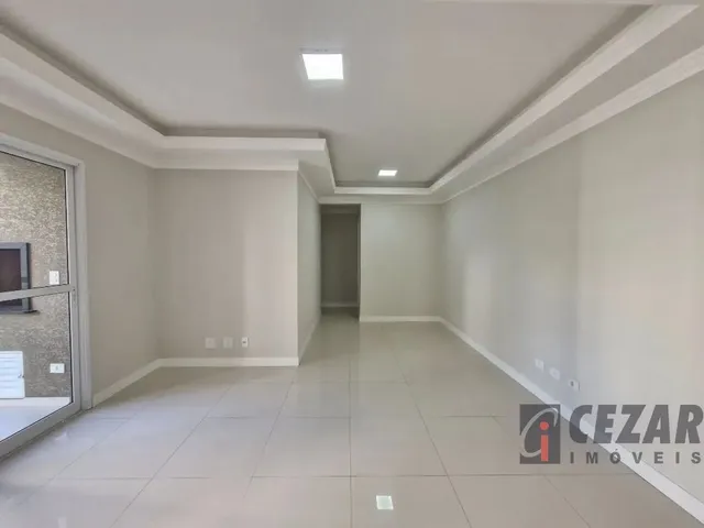 Apartamento 2 quartos e 2 banheiros, para alugar, no bairro Uberaba em Curitiba