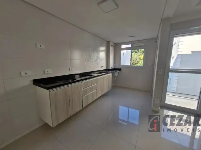 Apartamento 2 quartos e 2 banheiros, para alugar, no bairro Uberaba em Curitiba