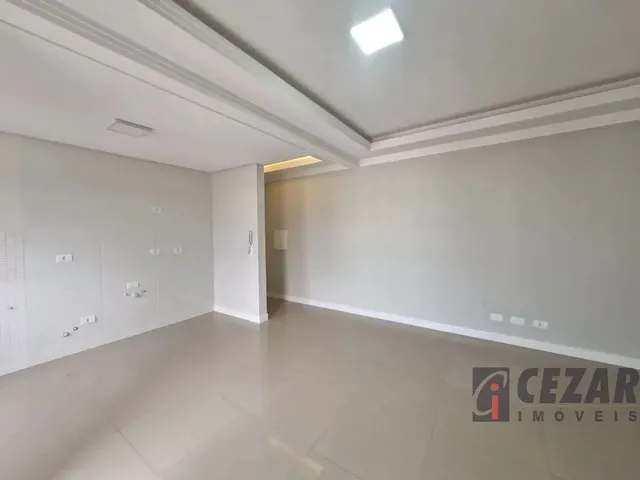 Apartamento 2 quartos e 2 banheiros, para alugar, no bairro Uberaba em Curitiba