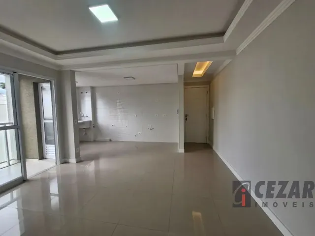 Apartamento 2 quartos e 2 banheiros, para alugar, no bairro Uberaba em Curitiba