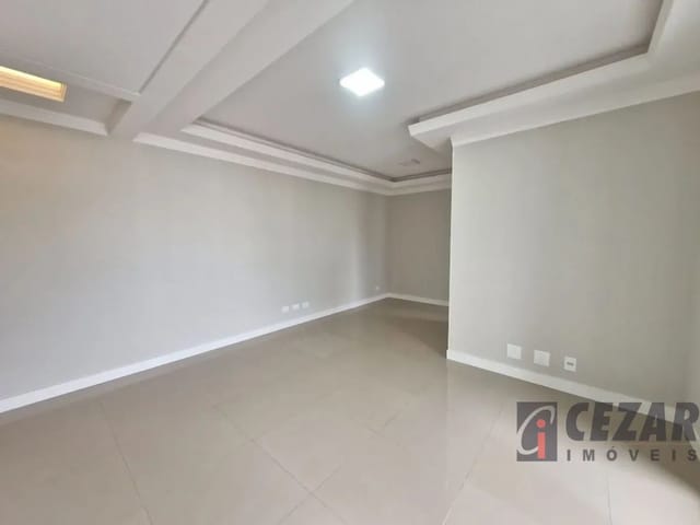 Apartamento 2 quartos e 2 banheiros, para alugar, no bairro Uberaba em Curitiba