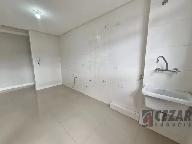 Apartamento 3 quartos e 2 banheiros, para alugar, no bairro Uberaba em Curitiba