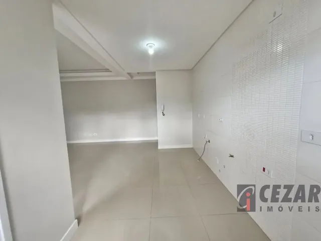 Apartamento 3 quartos e 2 banheiros, para alugar, no bairro Uberaba em Curitiba