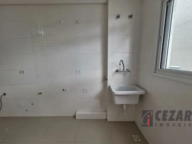 Apartamento 3 quartos e 2 banheiros, para alugar, no bairro Uberaba em Curitiba