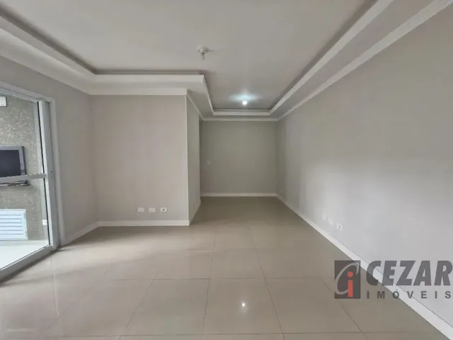 Apartamento 3 quartos e 2 banheiros, para alugar, no bairro Uberaba em Curitiba