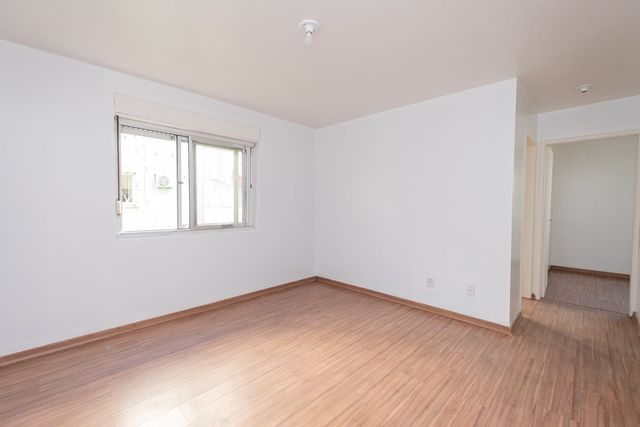 Apartamento à venda na Fernando Osório, Três Vendas: 60 m², 2 quartos, sala ampla e cozinha planejada.