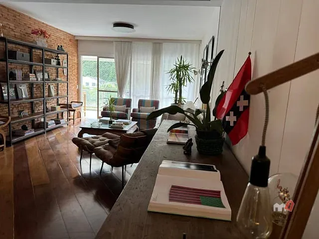 Apartamento à venda, no bairro Valparaíso em Petrópolis