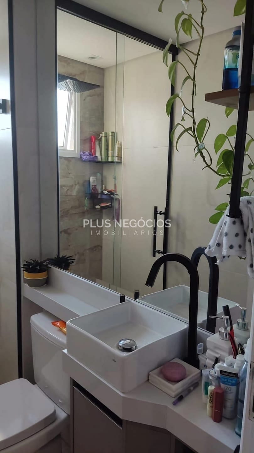 Apartamento à venda com 2 quartos, 62m² - Foto 1