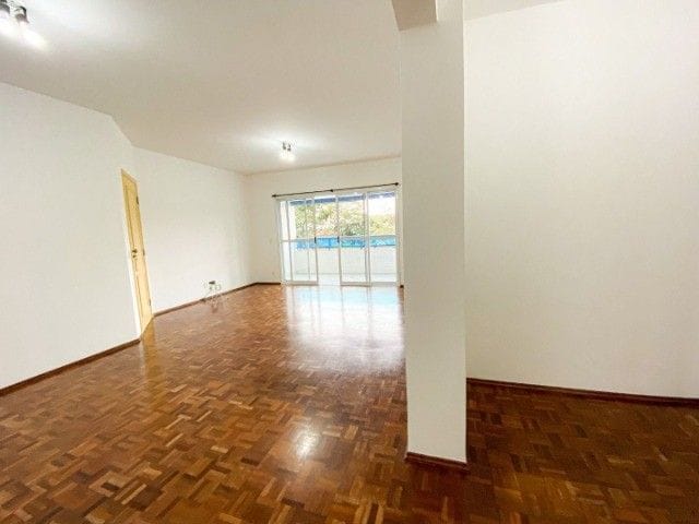 Foto do Apartamento - Apartamento com 3 dormitórios para alugar, 127 m² por R$ 1.900,00/mês - Bosque dos Eucaliptos - São José dos Campos/SP | INDEPENDENCE NEGOCIOS IMOBILIARIOS LTDA