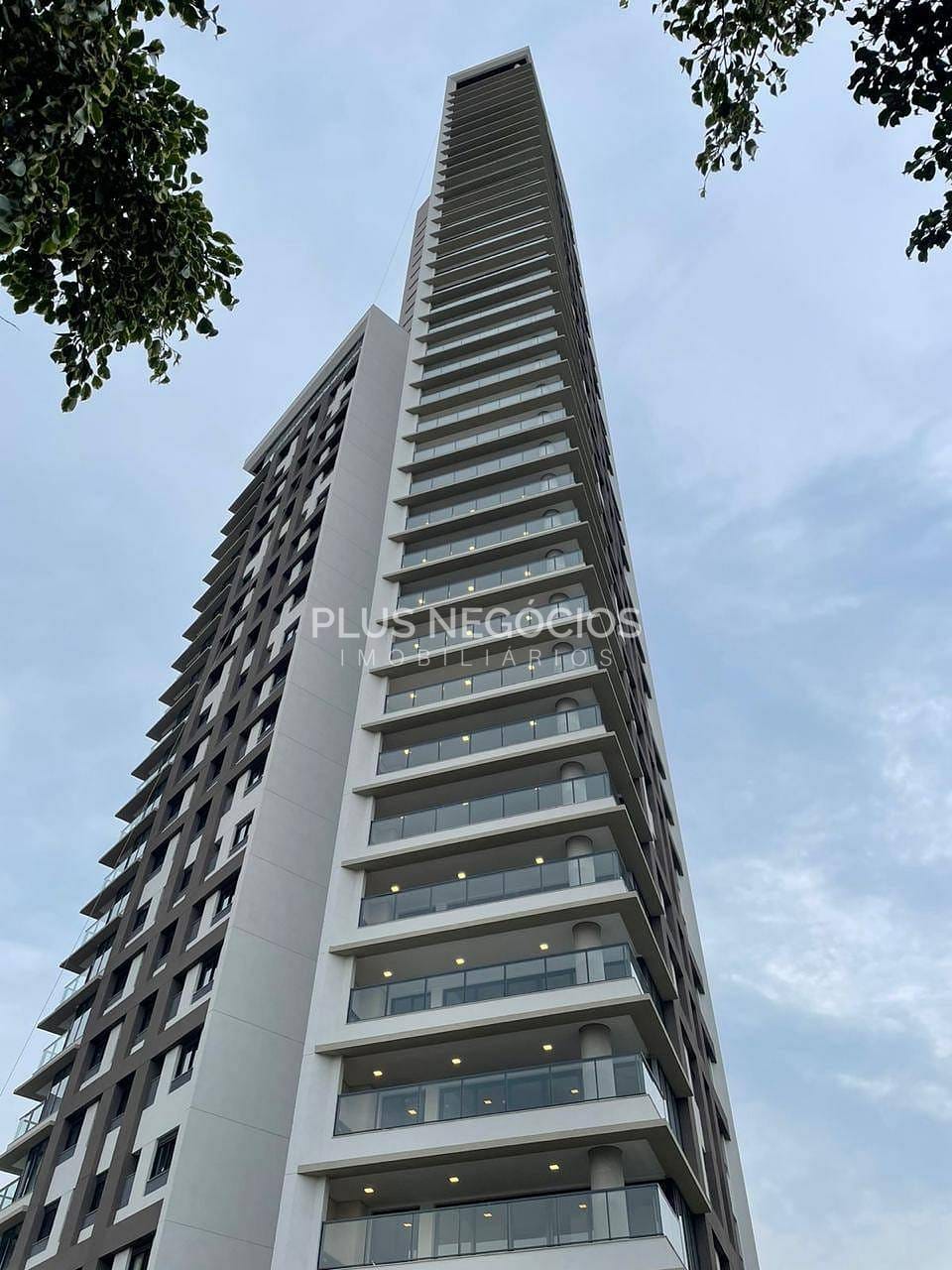 Apartamento à venda com 3 quartos, 155m² - Foto 1