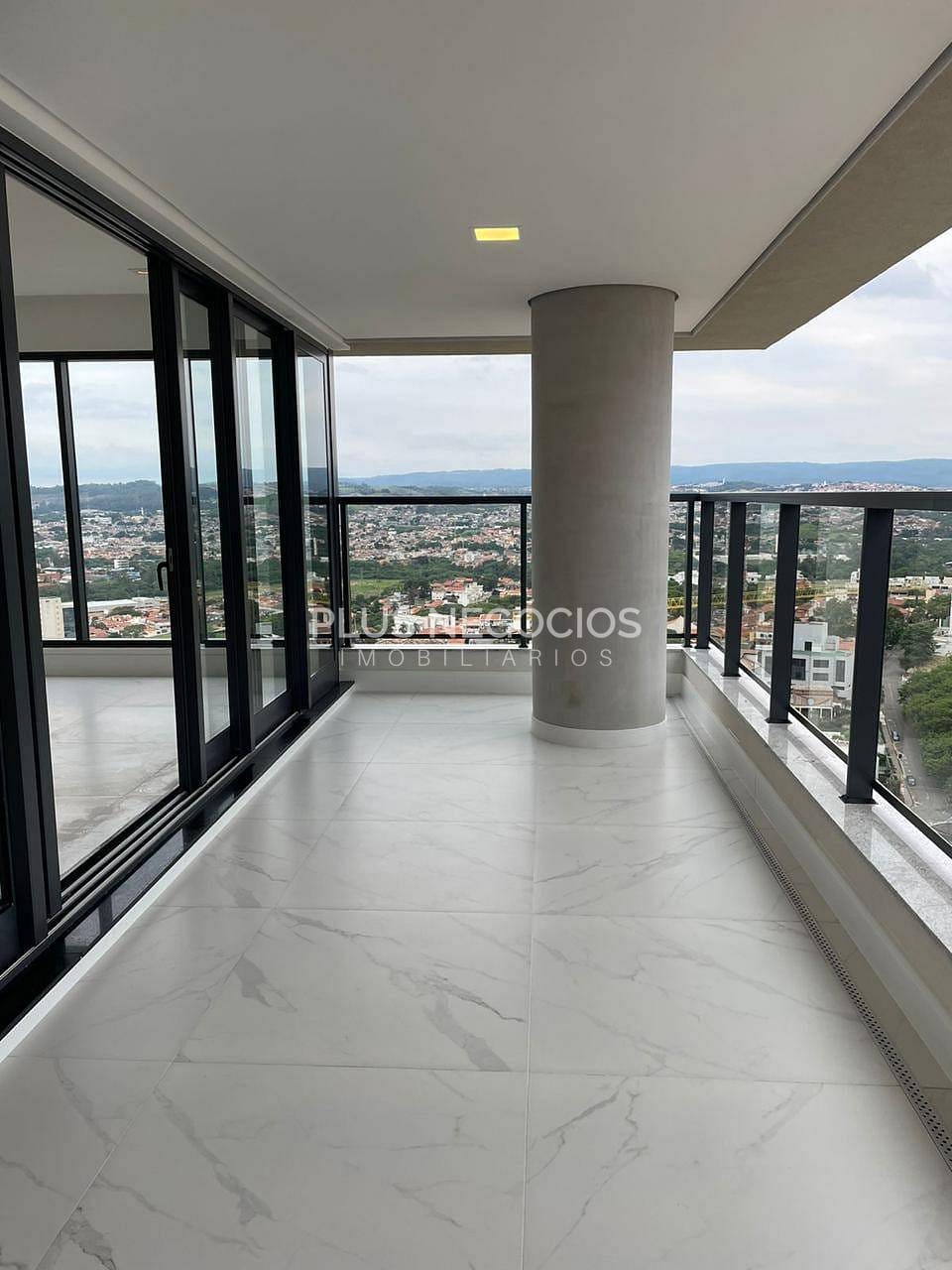 Apartamento à venda com 3 quartos, 155m² - Foto 3