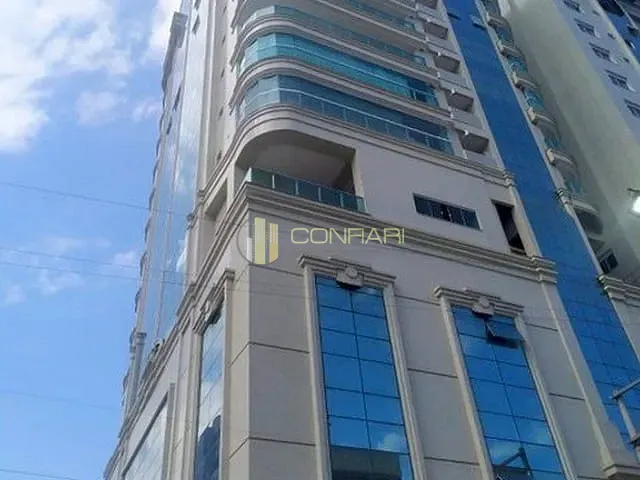 Apartamento com 175m² 3 quartos e 4 banheiros, à venda, no bairro Centro em Itapema