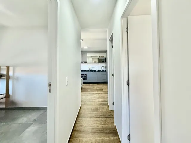Apartamento 3 quartos e 1 banheiro, à venda, no bairro Campo Comprido em Curitiba