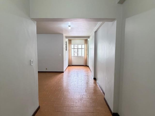 Apartamento 1 quarto e 1 banheiro, para alugar, no bairro Centro em Petrópolis
