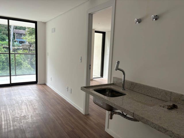 Apartamento 2 quartos e 1 banheiro, à venda ou para alugar, no bairro Itaipava em Petrópolis