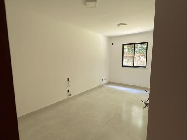 Apartamento 3 quartos e 2 banheiros, à venda, no bairro Samambaia em Petrópolis