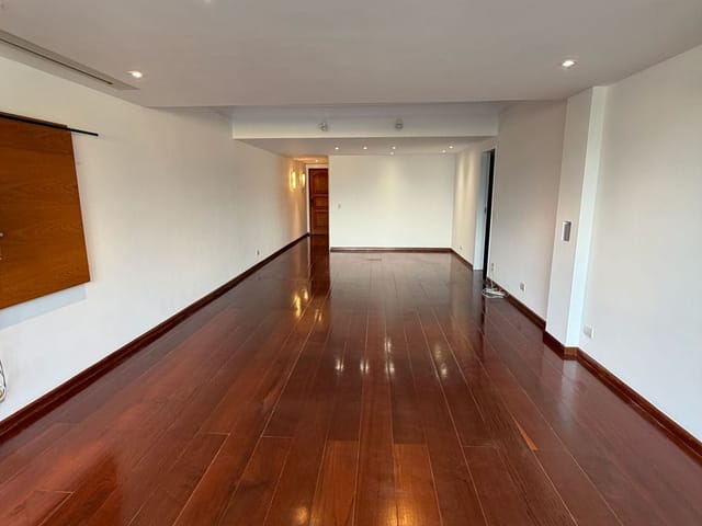 Apartamento 3 quartos e 2 banheiros, para alugar, no bairro Valparaíso em Petrópolis