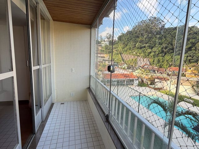 Apartamento 3 quartos e 2 banheiros, para alugar, no bairro Valparaíso em Petrópolis