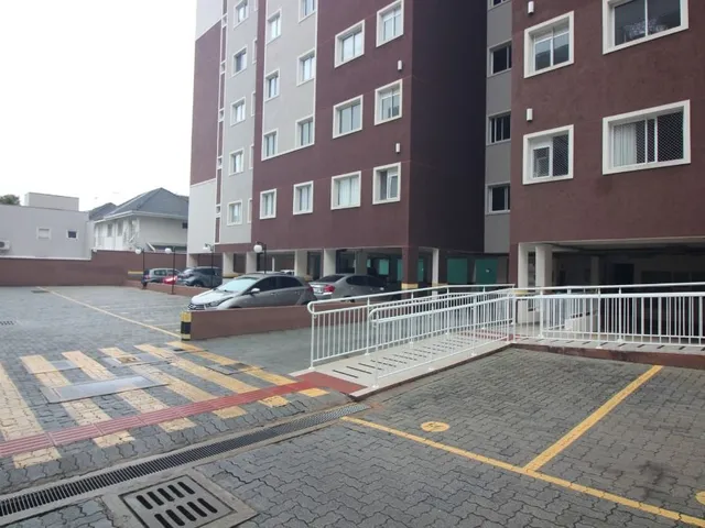 Apartamento 2 quartos e 1 banheiro, para alugar, no bairro Santa Cândida em Curitiba