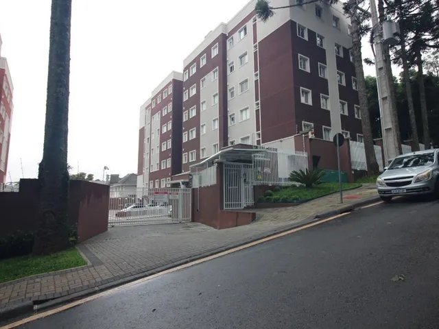 Apartamento 2 quartos e 1 banheiro, para alugar, no bairro Santa Cândida em Curitiba