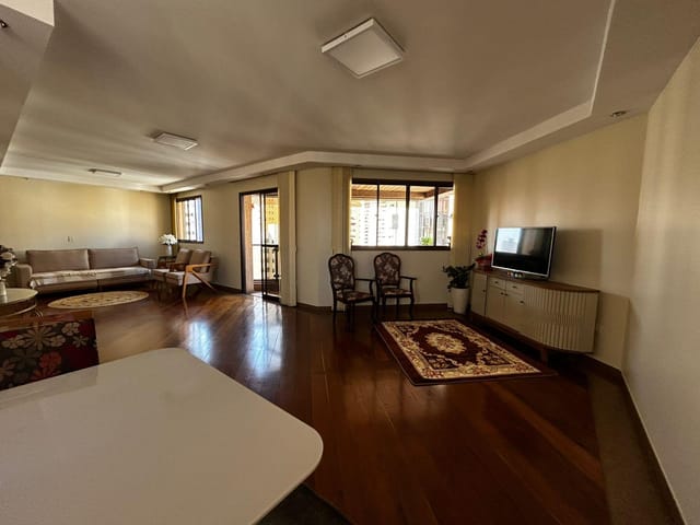 Foto do Apartamento - Apartamento no Edifício Parque Imperial | 4 Dormitórios, 3 Suítes, 213m² | Exclusividade, Conforto e Localização Privilegiada no Centro de Londrina | Londrina Cred Imóveis