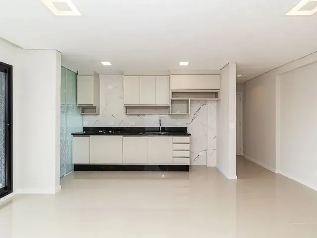Apartamento 2 quartos e 2 banheiros, para alugar, no bairro Mercês em Curitiba