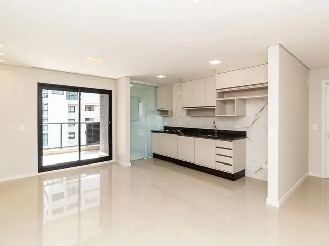 Apartamento 2 quartos e 2 banheiros, para alugar, no bairro Mercês em Curitiba