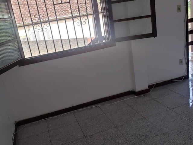 Apartamento 1 quarto e 1 banheiro, para alugar, no bairro Duarte Silveira em Petrópolis