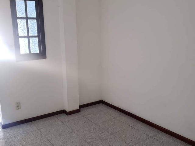 Apartamento 1 quarto e 1 banheiro, para alugar, no bairro Duarte Silveira em Petrópolis
