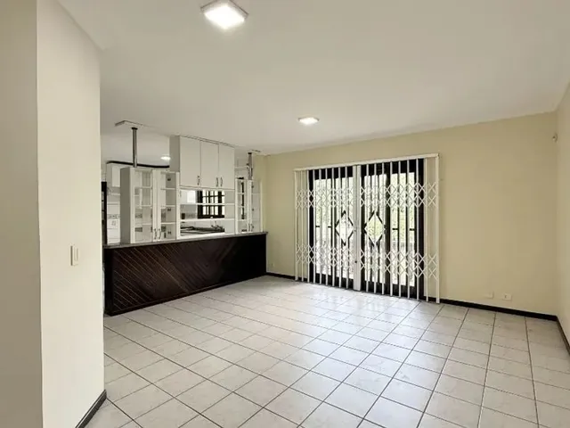 Apartamento 3 quartos e 2 banheiros, para alugar, no bairro Santa Felicidade em Curitiba