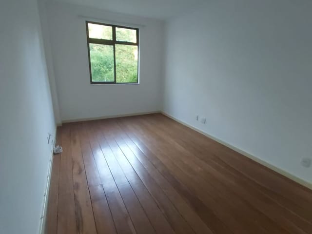 Apartamento à venda ou para alugar, no bairro Corrêas em Petrópolis