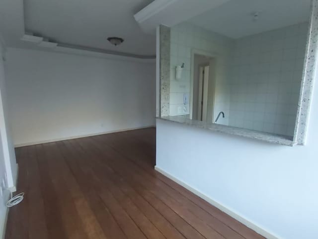 Apartamento à venda ou para alugar, no bairro Corrêas em Petrópolis