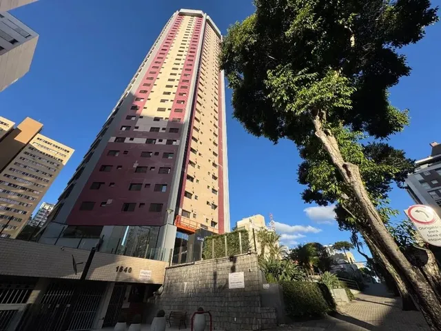 Apartamento 3 quartos e 4 banheiros, para alugar, no bairro Batel em Curitiba