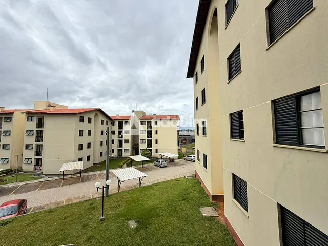 Apartamento 3 quartos e 2 banheiros, para alugar, no bairro Uvaranas em Ponta Grossa